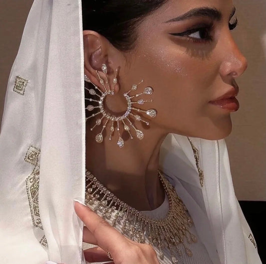 خاتم ألماس من الذهب عيار 18 قيراطًا مقطوع على شكل كمثرى ومُزرع في المختبر من مجوهرات ANSTER مصنوع يدويًا وفقًا لمعايير أخلاقية