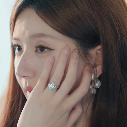 خاتم ألماس من الذهب عيار 18 قيراطًا مقطوع على شكل كمثرى ومُزرع في المختبر من مجوهرات ANSTER مصنوع يدويًا وفقًا لمعايير أخلاقية