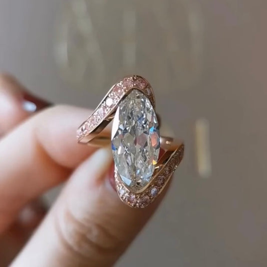 خاتم ألماس من الذهب عيار 18 قيراطًا مقطوع على شكل كمثرى ومُزرع في المختبر من مجوهرات ANSTER مصنوع يدويًا وفقًا لمعايير أخلاقية