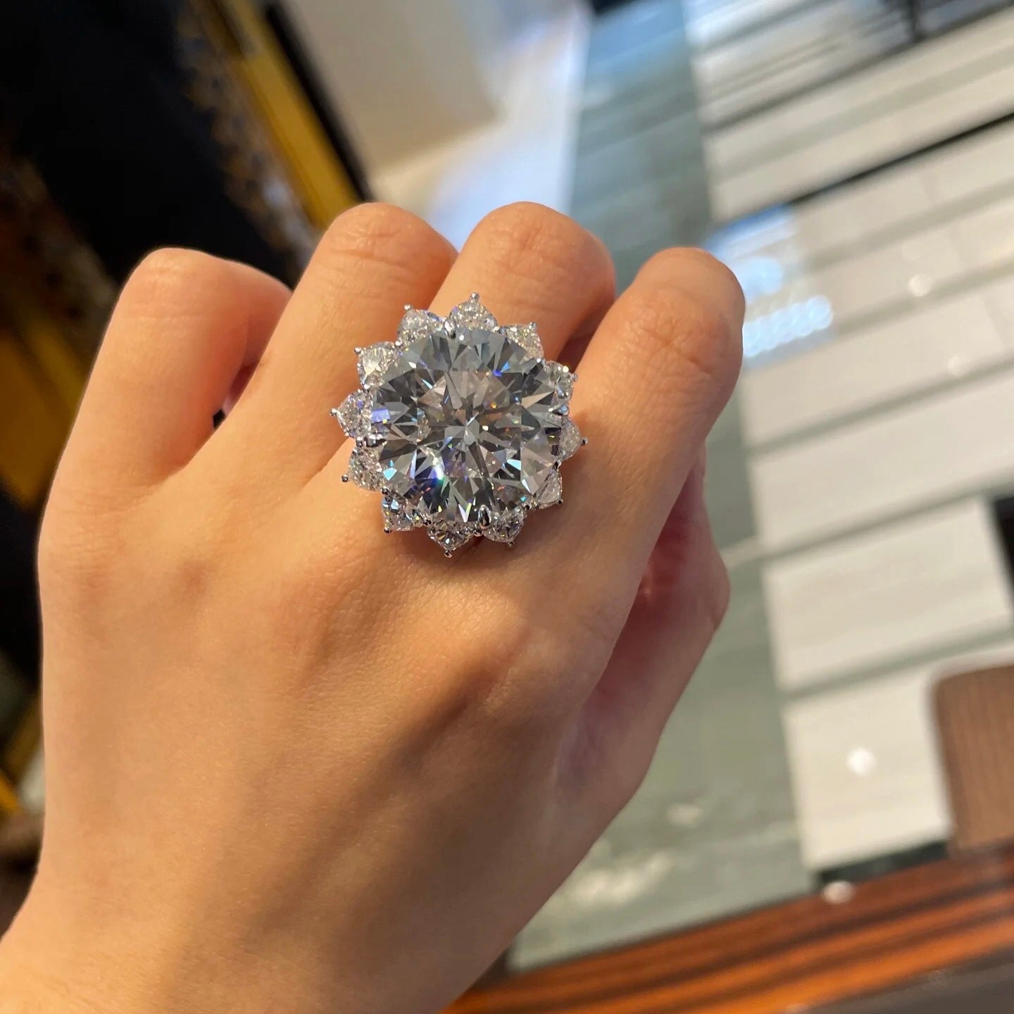 خاتم ألماس من الذهب عيار 18 قيراطًا مقطوع على شكل كمثرى ومُزرع في المختبر من مجوهرات ANSTER مصنوع يدويًا وفقًا لمعايير أخلاقية