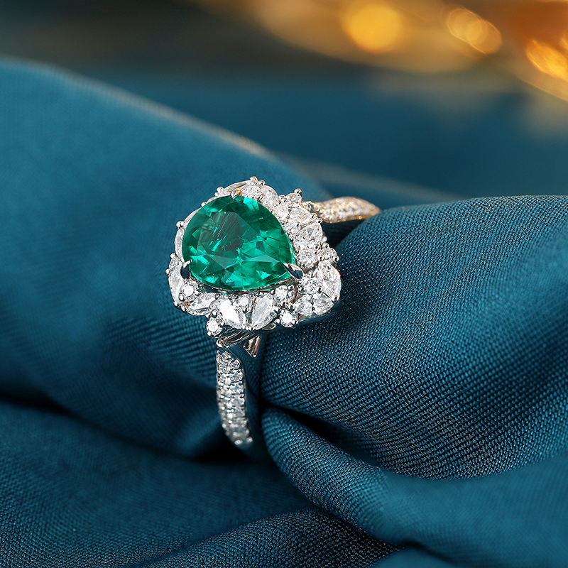 ANSTER JEWELRY 1.475ct Pear Cut Lab Grown Emerald 18K Gold Ring