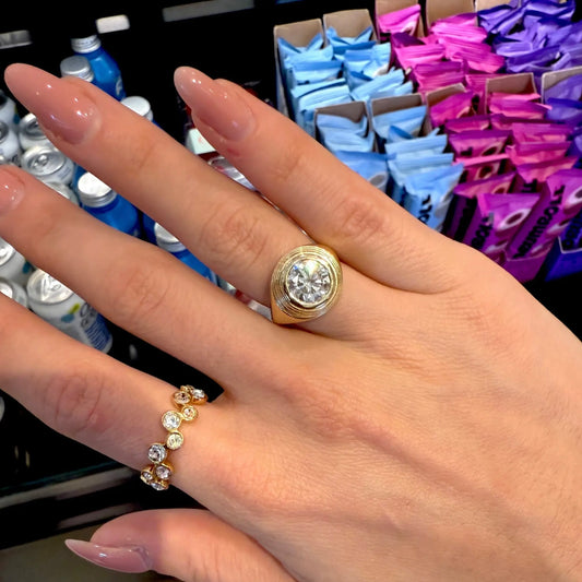 خاتم ألماس من الذهب عيار 18 قيراطًا مقطوع على شكل كمثرى ومُزرع في المختبر من مجوهرات ANSTER مصنوع يدويًا وفقًا لمعايير أخلاقية