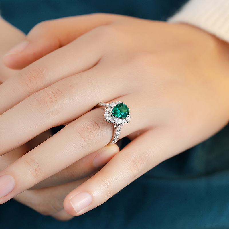 ANSTER JEWELRY 1.475ct Pear Cut Lab Grown Emerald 18K Gold Ring