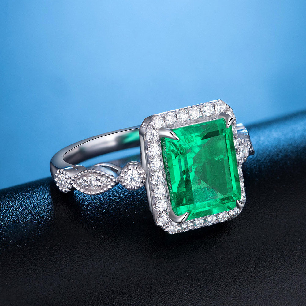 خاتم مطلي بالزمرد الفيكتوري المزروع في المختبر، وزنه 3.05 قيراط