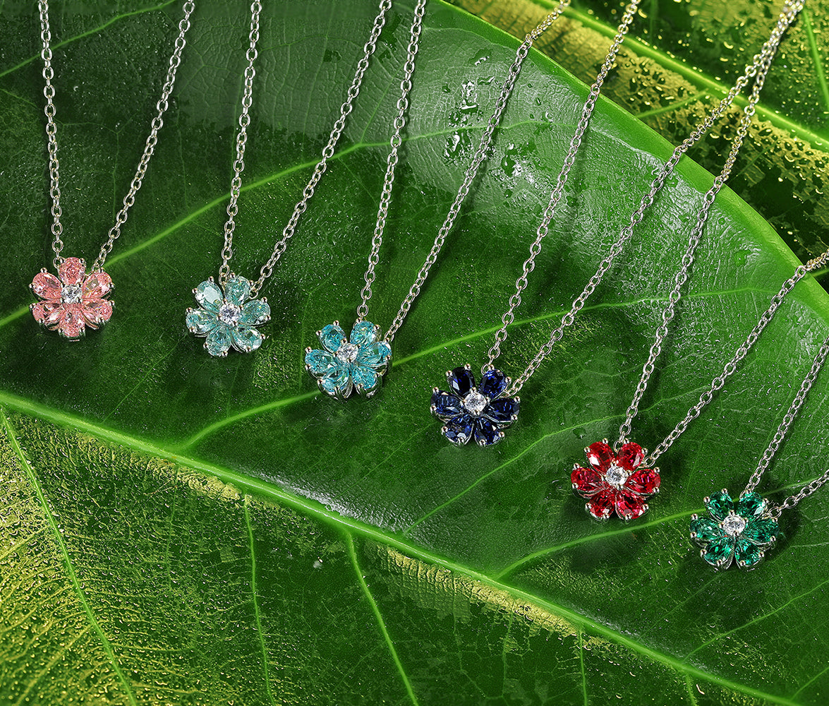 قلادة من الزمرد المزروع في المختبر، وزنها 1.45 قيراط، مطلية بـ S925