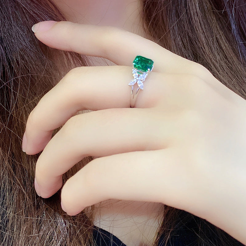 خاتم مطلي بالزمرد الفيكتوري المزروع في المختبر بوزن 1.5 قيراط