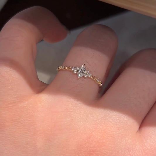 خاتم ألماس من الذهب عيار 18 قيراطًا مقطوع على شكل كمثرى ومُزرع في المختبر من مجوهرات ANSTER مصنوع يدويًا وفقًا لمعايير أخلاقية 