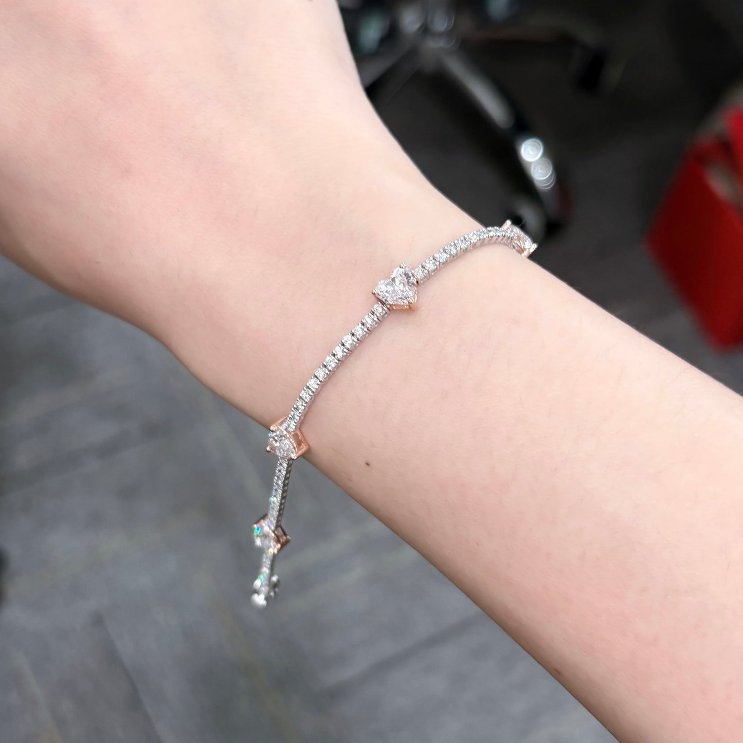 خاتم ألماس من الذهب عيار 18 قيراطًا مقطوع على شكل كمثرى ومُزرع في المختبر من مجوهرات ANSTER مصنوع يدويًا وفقًا لمعايير أخلاقية 