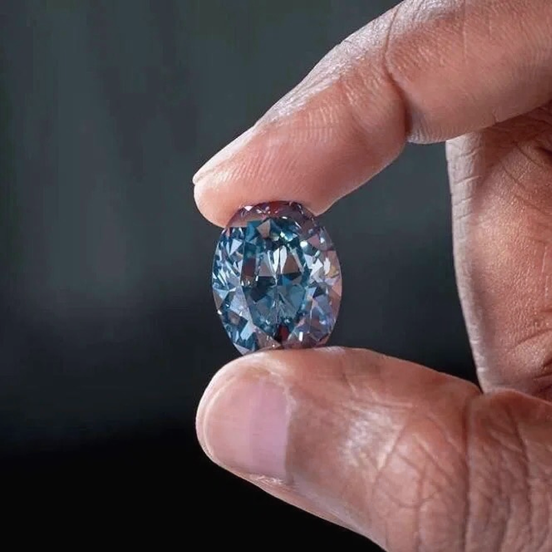 خاتم ألماس من الذهب عيار 18 قيراطًا مقطوع على شكل كمثرى ومُزرع في المختبر من مجوهرات ANSTER مصنوع يدويًا وفقًا لمعايير أخلاقية 