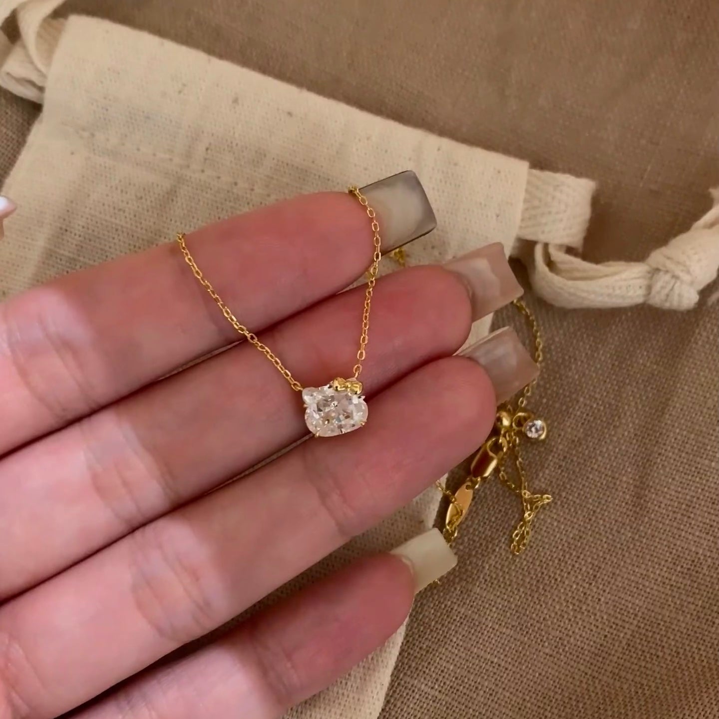 خاتم ألماس من الذهب عيار 18 قيراطًا مقطوع على شكل كمثرى ومُزرع في المختبر من مجوهرات ANSTER مصنوع يدويًا وفقًا لمعايير أخلاقية 