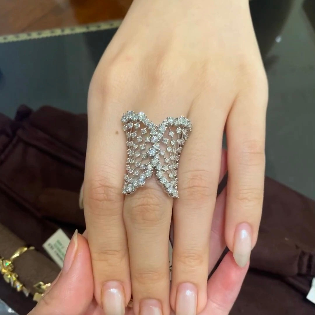 خاتم ألماس من الذهب عيار 18 قيراطًا مقطوع على شكل كمثرى ومُزرع في المختبر من مجوهرات ANSTER مصنوع يدويًا وفقًا لمعايير أخلاقية 