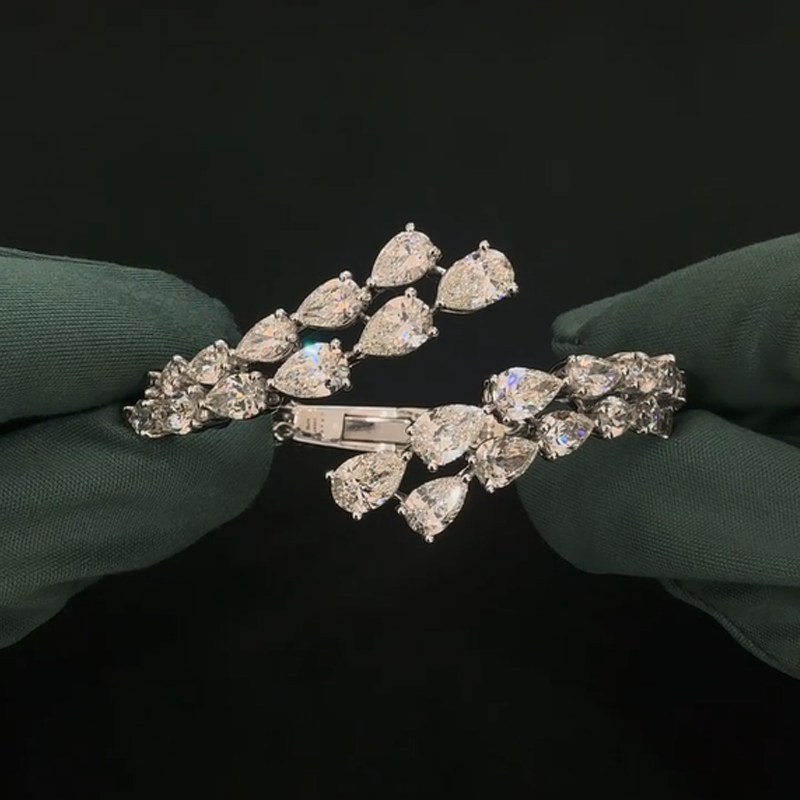 خاتم ألماس من الذهب عيار 18 قيراطًا مقطوع على شكل كمثرى ومُزرع في المختبر من مجوهرات ANSTER مصنوع يدويًا وفقًا لمعايير أخلاقية 