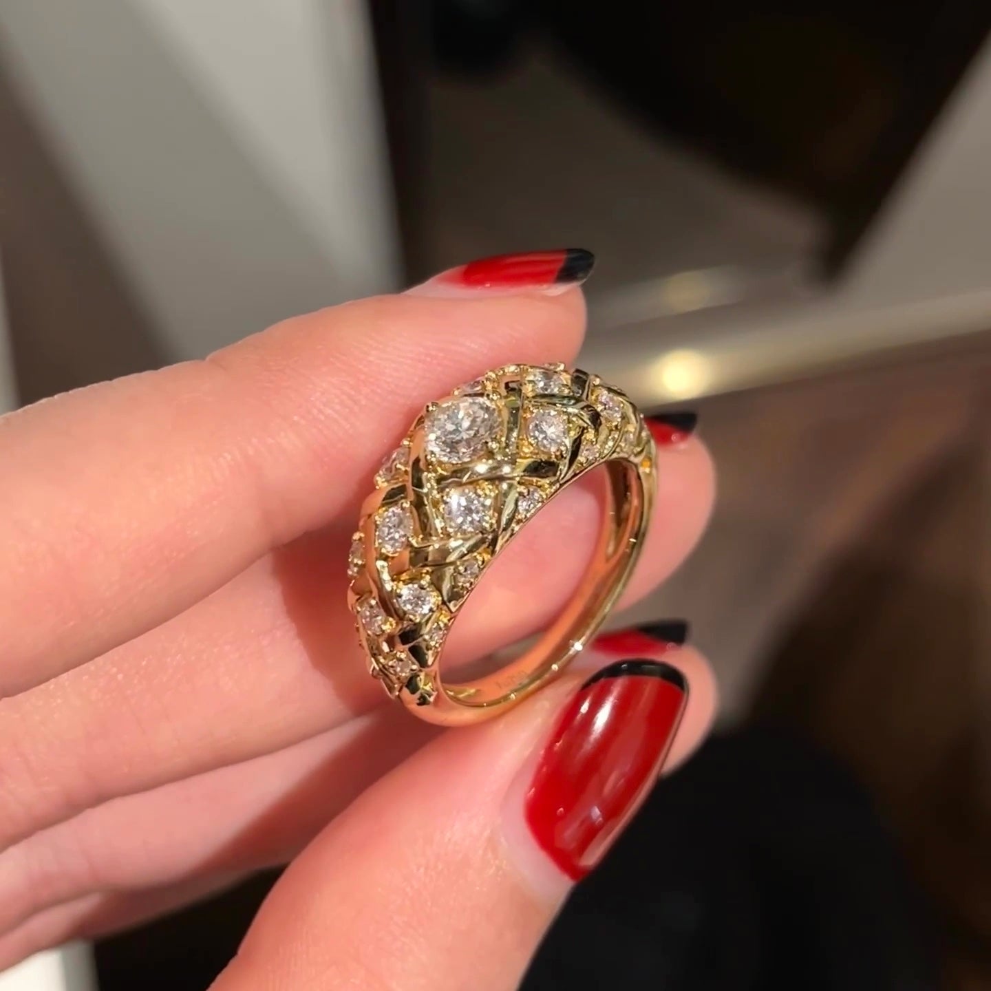 خاتم ألماس من الذهب عيار 18 قيراطًا مقطوع على شكل كمثرى ومُزرع في المختبر من مجوهرات ANSTER مصنوع يدويًا وفقًا لمعايير أخلاقية 