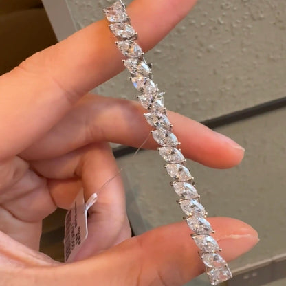 خاتم ألماس من الذهب عيار 18 قيراطًا مقطوع على شكل كمثرى ومُزرع في المختبر من مجوهرات ANSTER مصنوع يدويًا وفقًا لمعايير أخلاقية 