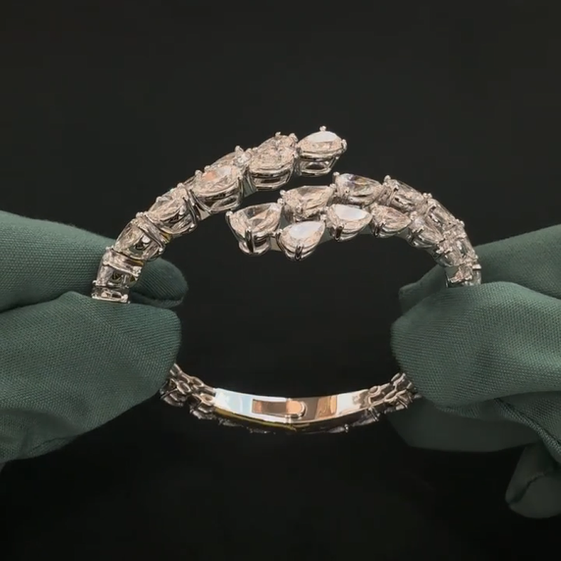 خاتم ألماس من الذهب عيار 18 قيراطًا مقطوع على شكل كمثرى ومُزرع في المختبر من مجوهرات ANSTER مصنوع يدويًا وفقًا لمعايير أخلاقية 