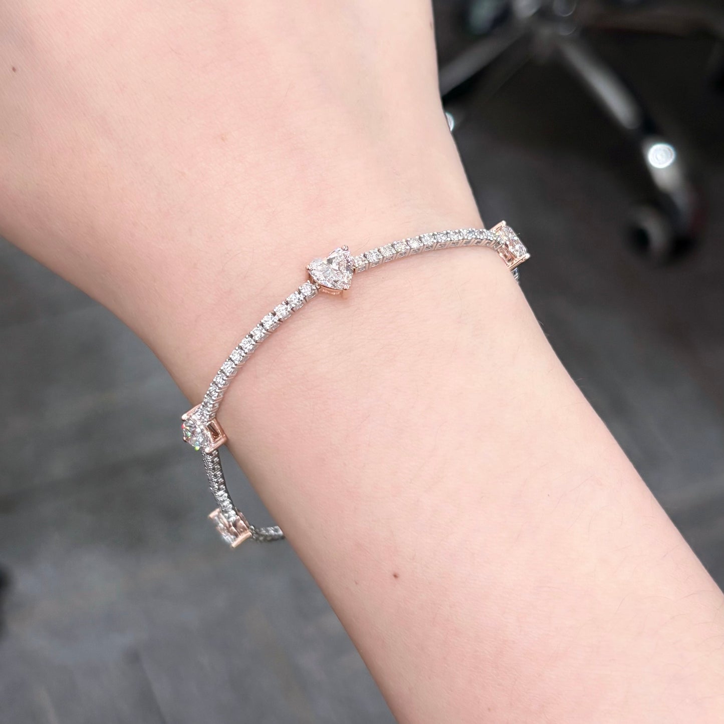 خاتم ألماس من الذهب عيار 18 قيراطًا مقطوع على شكل كمثرى ومُزرع في المختبر من مجوهرات ANSTER مصنوع يدويًا وفقًا لمعايير أخلاقية 