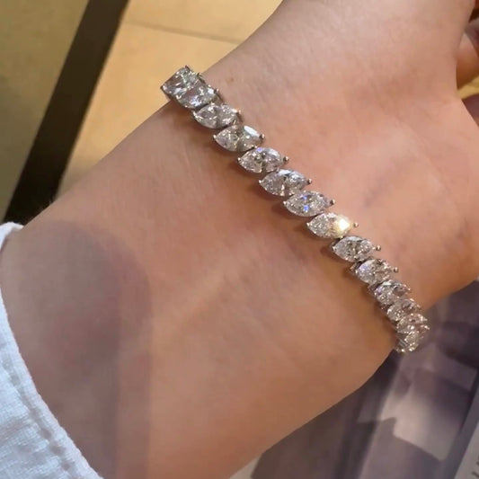 خاتم ألماس من الذهب عيار 18 قيراطًا مقطوع على شكل كمثرى ومُزرع في المختبر من مجوهرات ANSTER مصنوع يدويًا وفقًا لمعايير أخلاقية 