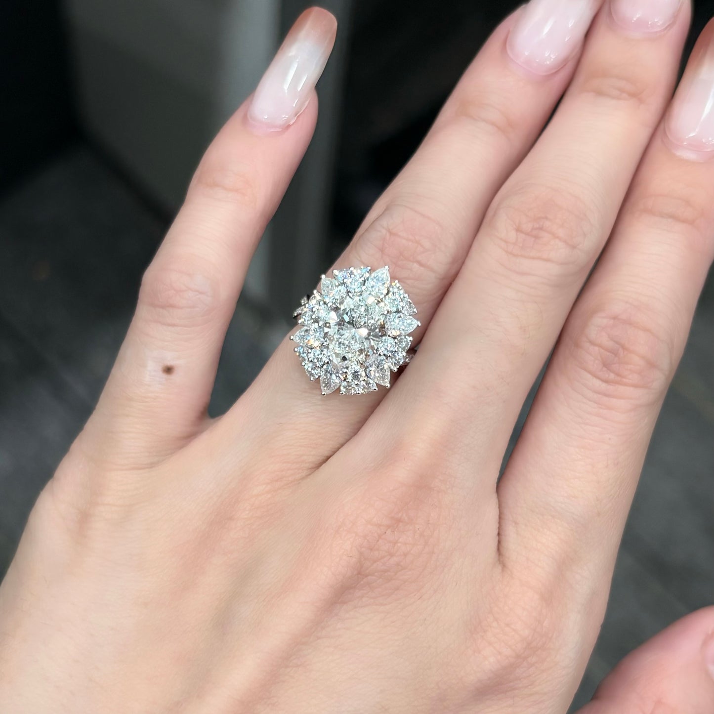 خاتم ألماس من الذهب عيار 18 قيراطًا مقطوع على شكل كمثرى ومُزرع في المختبر من مجوهرات ANSTER مصنوع يدويًا وفقًا لمعايير أخلاقية 