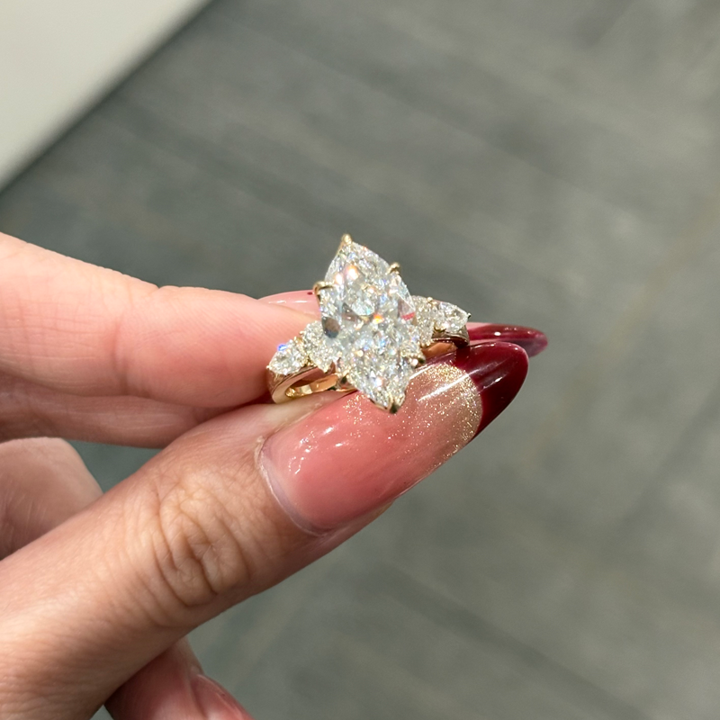 خاتم ألماس من الذهب عيار 18 قيراطًا مقطوع على شكل كمثرى ومُزرع في المختبر من مجوهرات ANSTER مصنوع يدويًا وفقًا لمعايير أخلاقية 