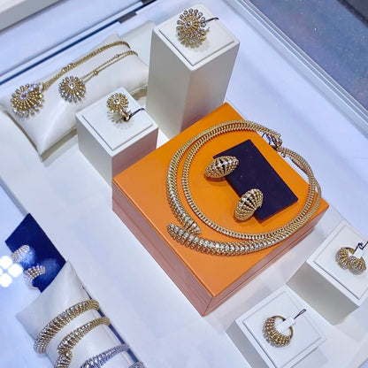 خاتم ألماس من الذهب عيار 18 قيراطًا مقطوع على شكل كمثرى ومُزرع في المختبر من مجوهرات ANSTER مصنوع يدويًا وفقًا لمعايير أخلاقية 