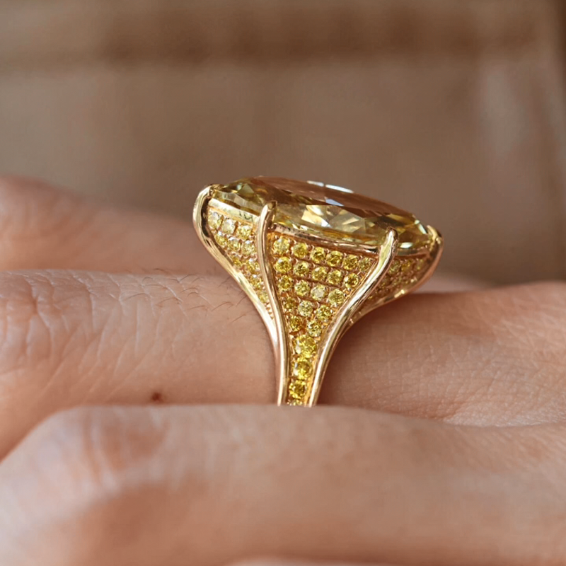 خاتم ألماس من الذهب عيار 18 قيراطًا مقطوع على شكل كمثرى ومُزرع في المختبر من مجوهرات ANSTER مصنوع يدويًا وفقًا لمعايير أخلاقية 
