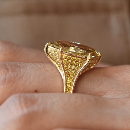 خاتم ألماس من الذهب عيار 18 قيراطًا مقطوع على شكل كمثرى ومُزرع في المختبر من مجوهرات ANSTER مصنوع يدويًا وفقًا لمعايير أخلاقية 