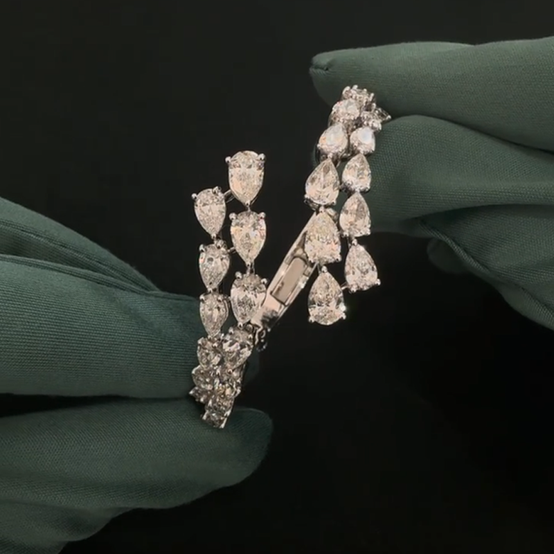 خاتم ألماس من الذهب عيار 18 قيراطًا مقطوع على شكل كمثرى ومُزرع في المختبر من مجوهرات ANSTER مصنوع يدويًا وفقًا لمعايير أخلاقية 