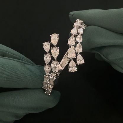 خاتم ألماس من الذهب عيار 18 قيراطًا مقطوع على شكل كمثرى ومُزرع في المختبر من مجوهرات ANSTER مصنوع يدويًا وفقًا لمعايير أخلاقية 