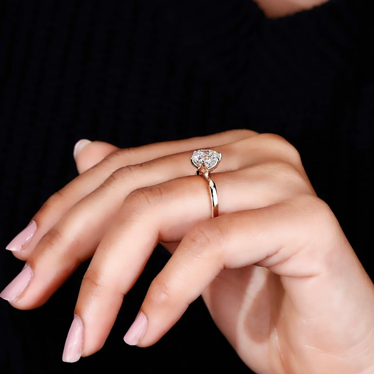 خاتم ألماس من الذهب عيار 18 قيراطًا مقطوع على شكل كمثرى ومُزرع في المختبر من مجوهرات ANSTER مصنوع يدويًا وفقًا لمعايير أخلاقية 