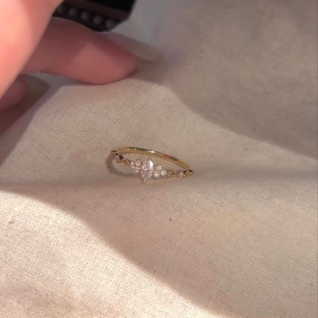 خاتم ألماس من الذهب عيار 18 قيراطًا مقطوع على شكل كمثرى ومُزرع في المختبر من مجوهرات ANSTER مصنوع يدويًا وفقًا لمعايير أخلاقية 