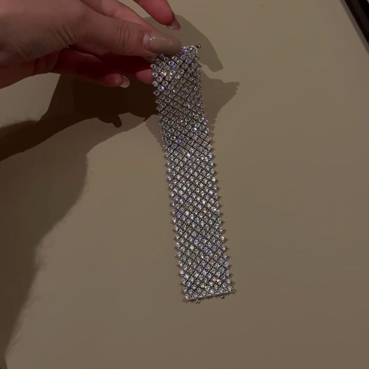 خاتم ألماس من الذهب عيار 18 قيراطًا مقطوع على شكل كمثرى ومُزرع في المختبر من مجوهرات ANSTER مصنوع يدويًا وفقًا لمعايير أخلاقية 