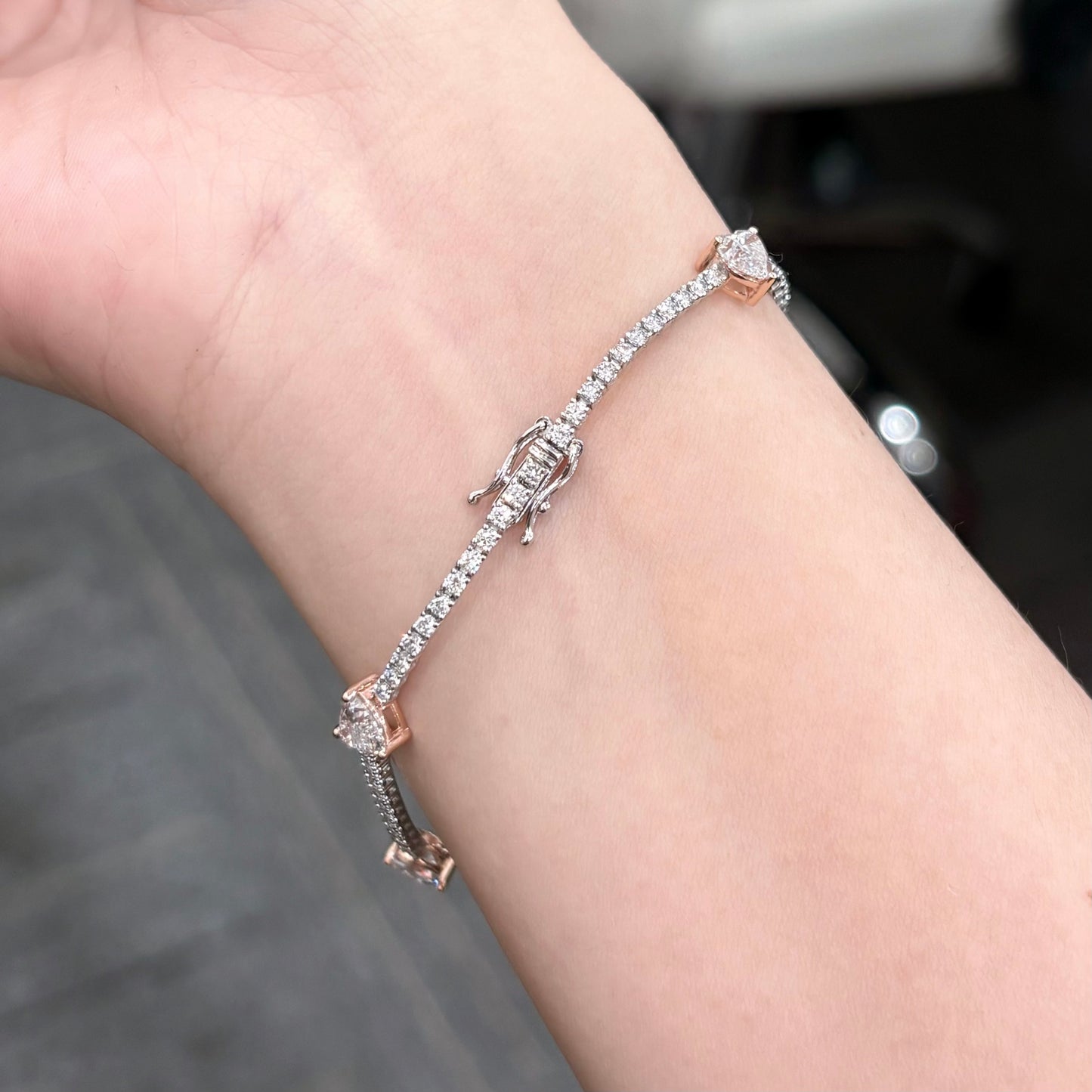 خاتم ألماس من الذهب عيار 18 قيراطًا مقطوع على شكل كمثرى ومُزرع في المختبر من مجوهرات ANSTER مصنوع يدويًا وفقًا لمعايير أخلاقية 