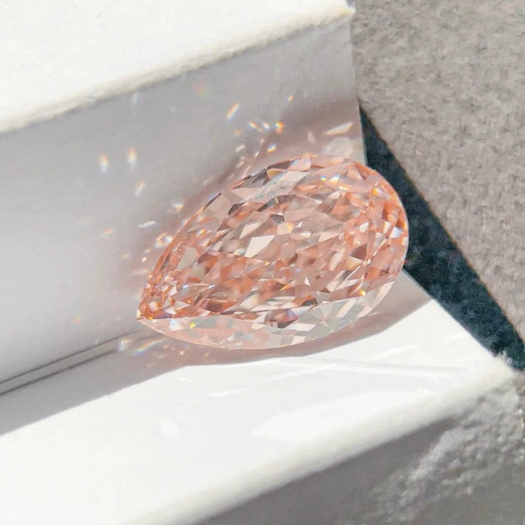 خاتم ألماس من الذهب عيار 18 قيراطًا مقطوع على شكل كمثرى ومُزرع في المختبر من مجوهرات ANSTER مصنوع يدويًا وفقًا لمعايير أخلاقية 