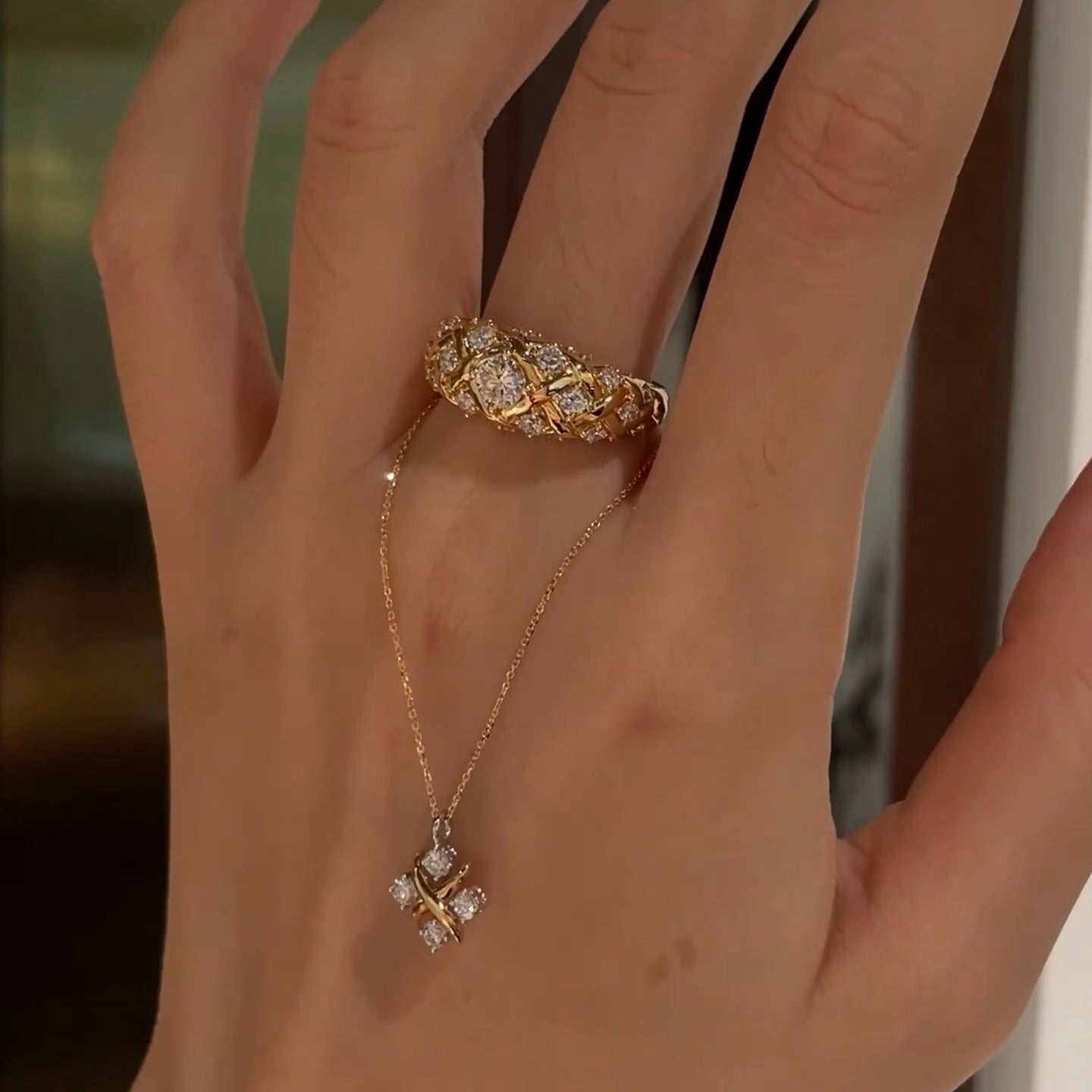 خاتم ألماس من الذهب عيار 18 قيراطًا مقطوع على شكل كمثرى ومُزرع في المختبر من مجوهرات ANSTER مصنوع يدويًا وفقًا لمعايير أخلاقية 