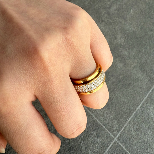 خاتم ألماس من الذهب عيار 18 قيراطًا مقطوع على شكل كمثرى ومُزرع في المختبر من مجوهرات ANSTER مصنوع يدويًا وفقًا لمعايير أخلاقية 