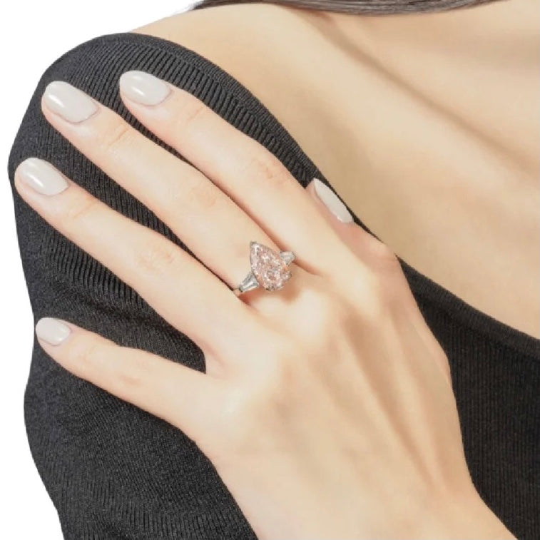 خاتم ألماس من الذهب عيار 18 قيراطًا مقطوع على شكل كمثرى ومُزرع في المختبر من مجوهرات ANSTER مصنوع يدويًا وفقًا لمعايير أخلاقية 