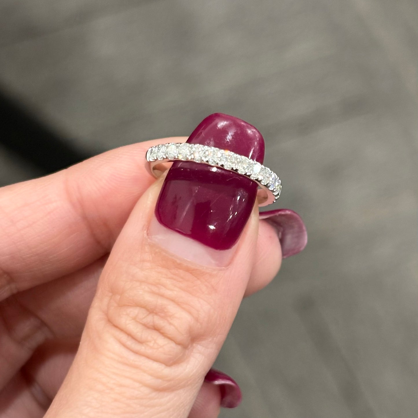 خاتم ألماس من الذهب عيار 18 قيراطًا مقطوع على شكل كمثرى ومُزرع في المختبر من مجوهرات ANSTER مصنوع يدويًا وفقًا لمعايير أخلاقية 