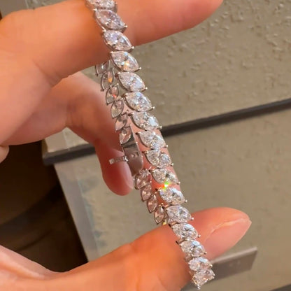 خاتم ألماس من الذهب عيار 18 قيراطًا مقطوع على شكل كمثرى ومُزرع في المختبر من مجوهرات ANSTER مصنوع يدويًا وفقًا لمعايير أخلاقية 