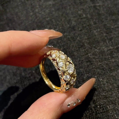 خاتم ألماس من الذهب عيار 18 قيراطًا مقطوع على شكل كمثرى ومُزرع في المختبر من مجوهرات ANSTER مصنوع يدويًا وفقًا لمعايير أخلاقية 