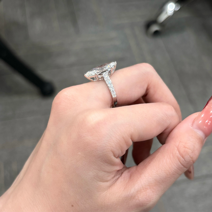 خاتم ألماس من الذهب عيار 18 قيراطًا مقطوع على شكل كمثرى ومُزرع في المختبر من مجوهرات ANSTER مصنوع يدويًا وفقًا لمعايير أخلاقية 