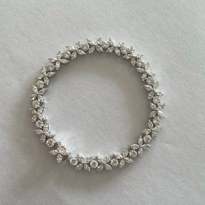 خاتم ألماس من الذهب عيار 18 قيراطًا مقطوع على شكل كمثرى ومُزرع في المختبر من مجوهرات ANSTER مصنوع يدويًا وفقًا لمعايير أخلاقية 