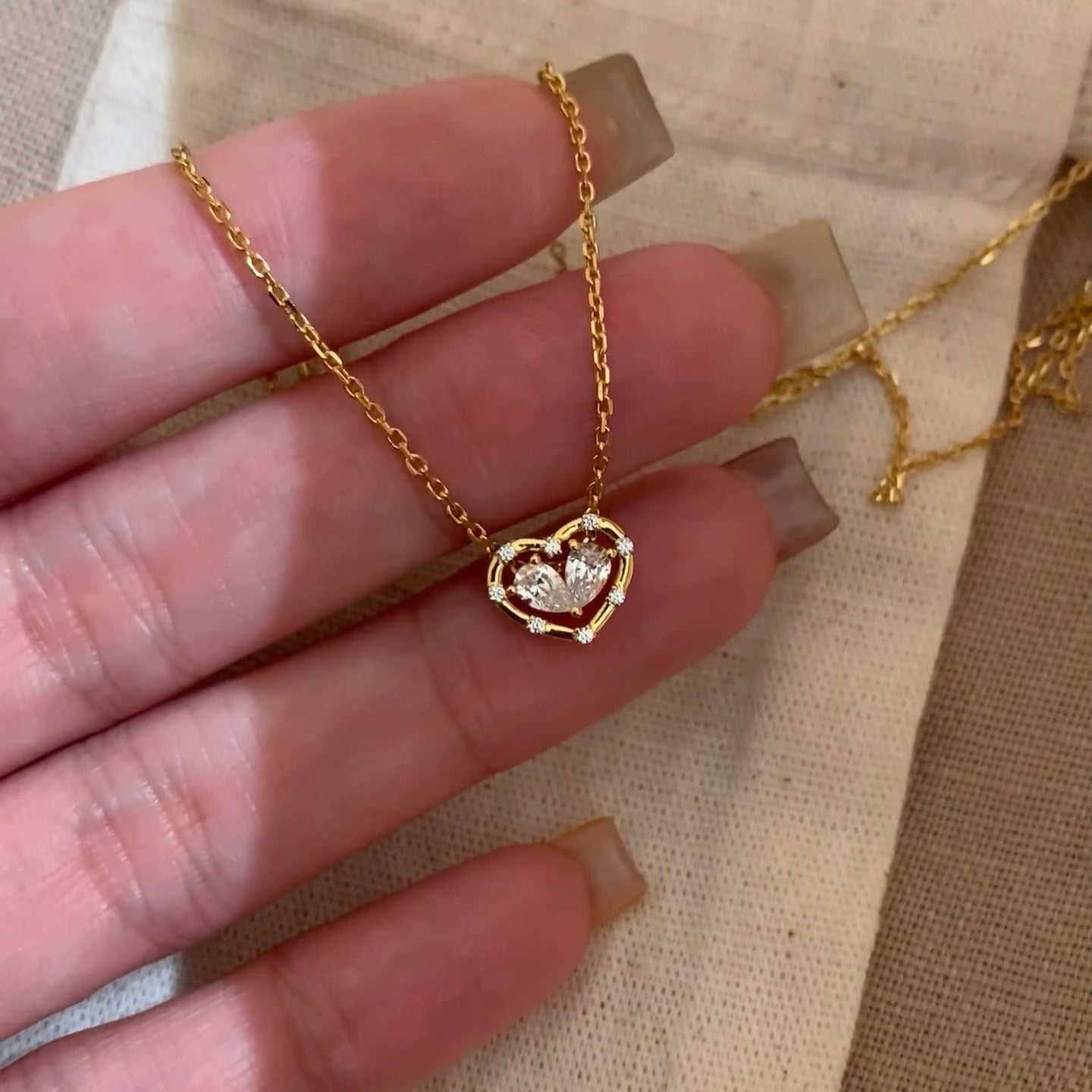 خاتم ألماس من الذهب عيار 18 قيراطًا مقطوع على شكل كمثرى ومُزرع في المختبر من مجوهرات ANSTER مصنوع يدويًا وفقًا لمعايير أخلاقية 