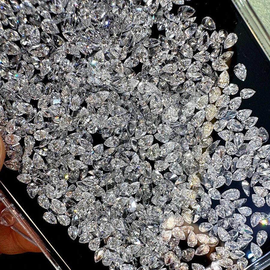 خاتم ألماس من الذهب عيار 18 قيراطًا مقطوع على شكل كمثرى ومُزرع في المختبر من مجوهرات ANSTER مصنوع يدويًا وفقًا لمعايير أخلاقية 